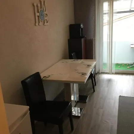 Apartment Mit Balkon *