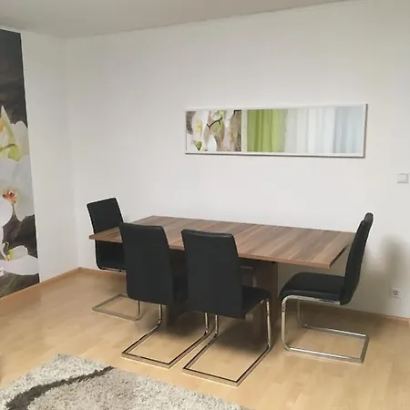 Apartment Mit Balkon